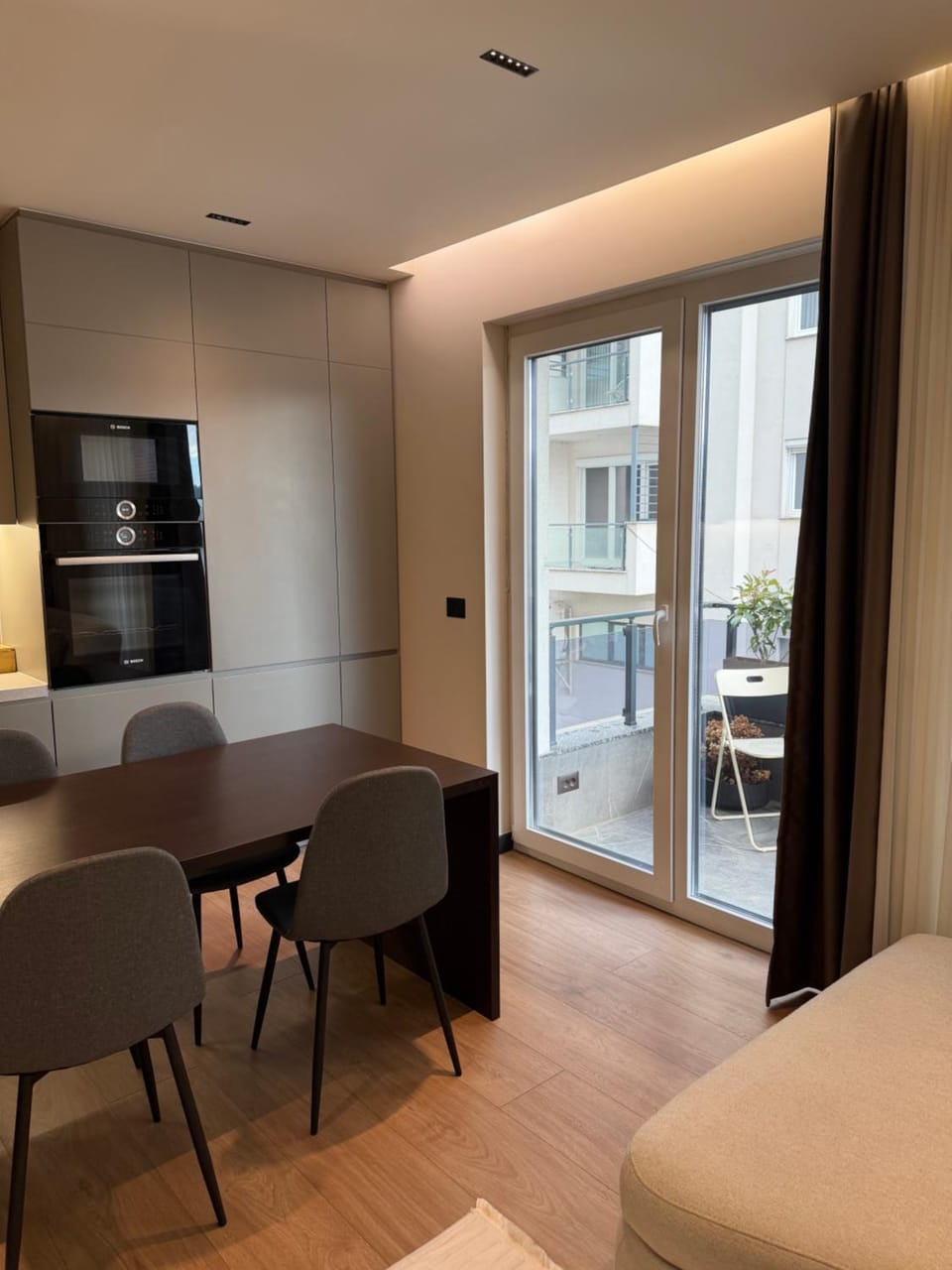 Kitchen or kitchenette, Dining area, minibar