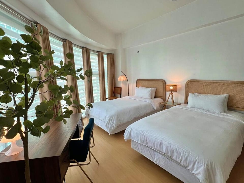 Charming 2-BR Condo in BGC Apartment in Makati