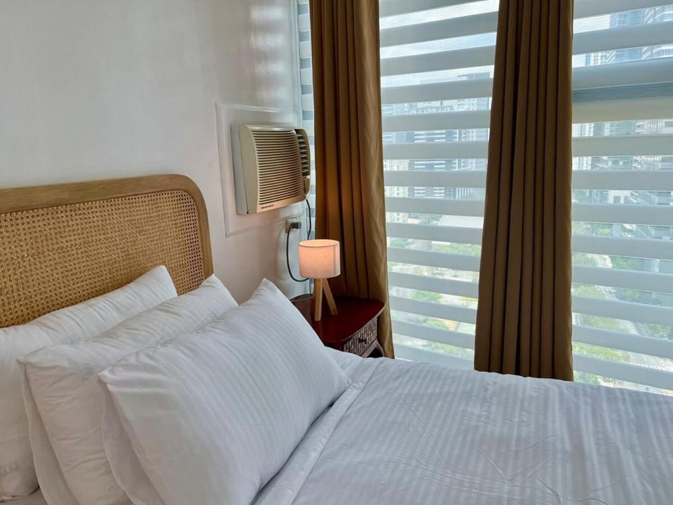 Charming 2-BR Condo in BGC Apartment in Makati