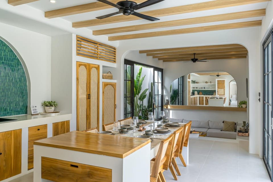 Tropical Hideaways Close to Nyang Nyang Beach Villa in Bali