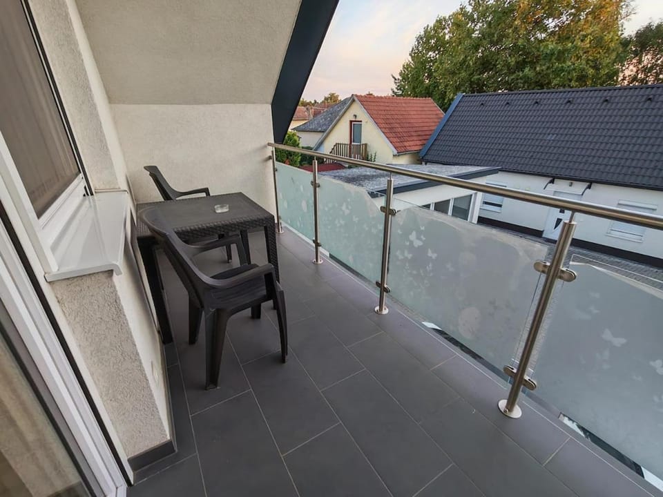 Liszt - Contractor Friendly Apartment in Hungary