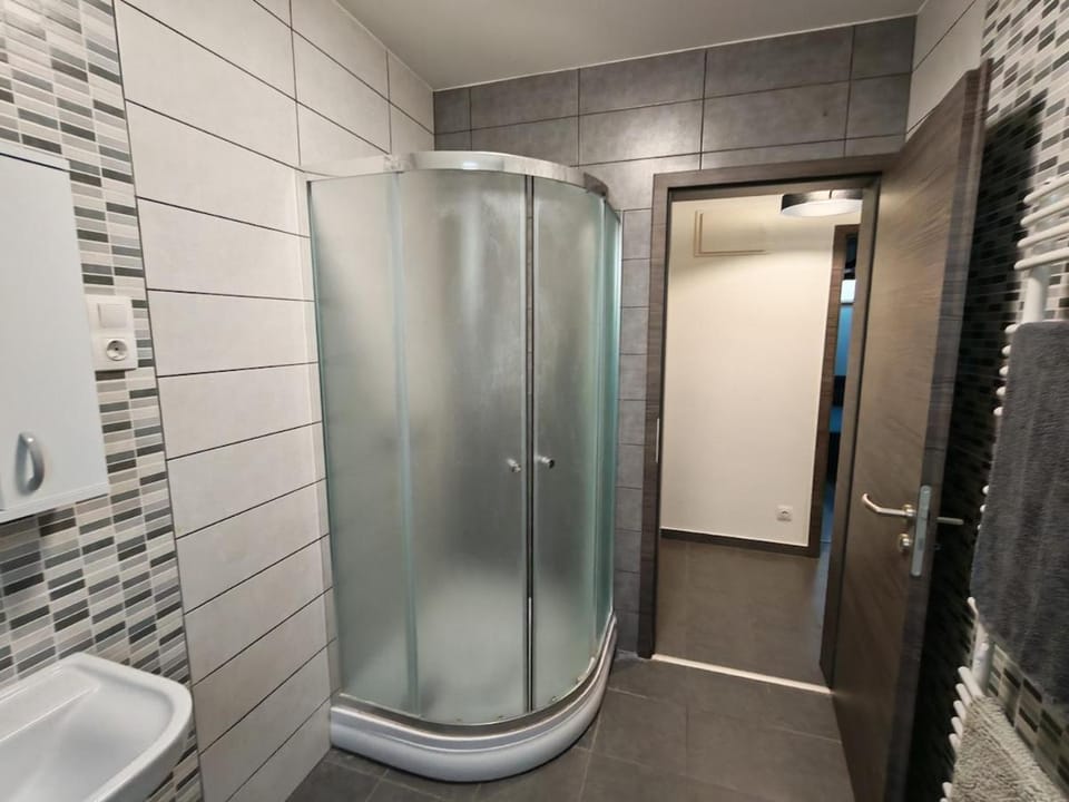 Liszt - Contractor Friendly Apartment in Hungary