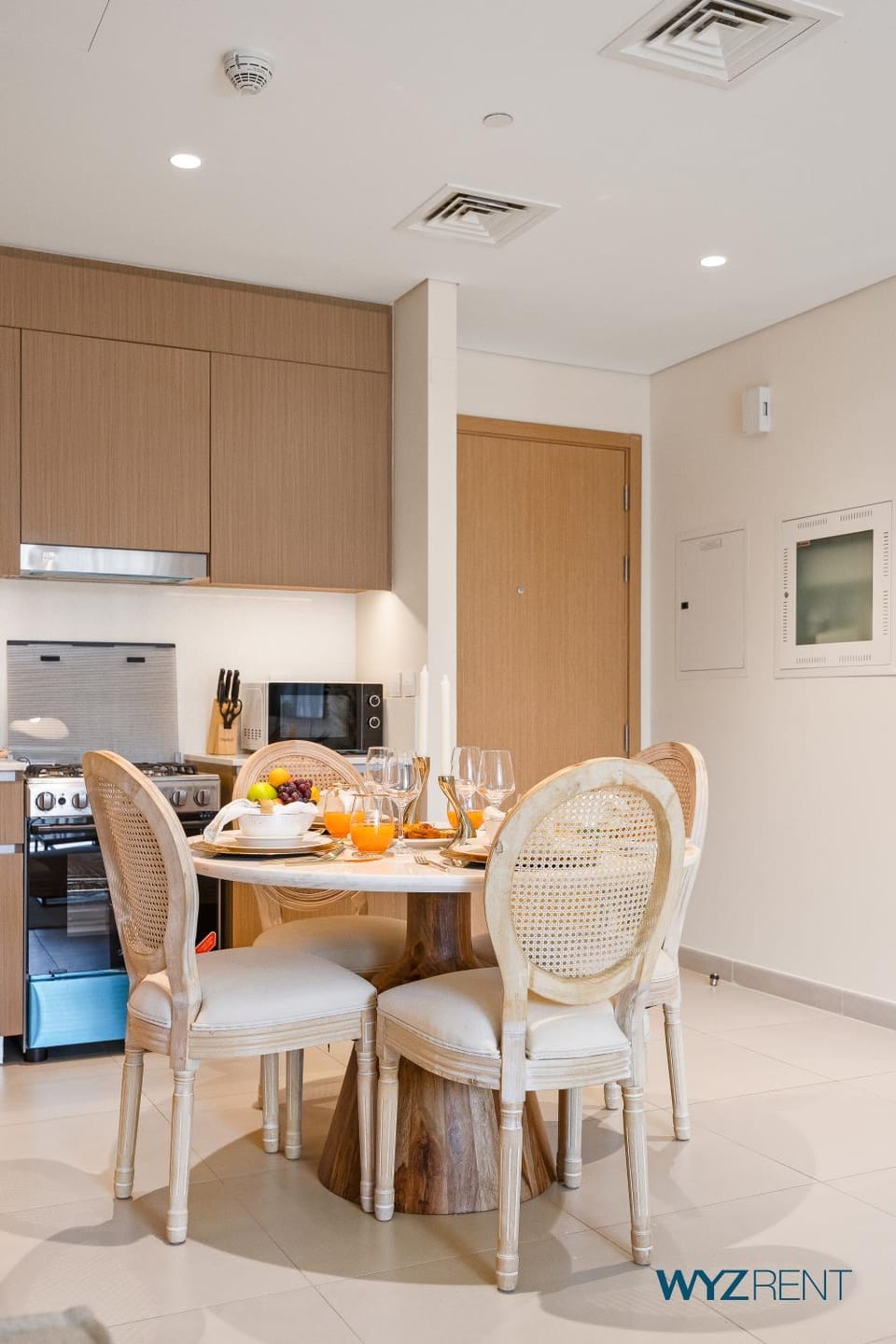 Kitchen or kitchenette, Dining area, stove