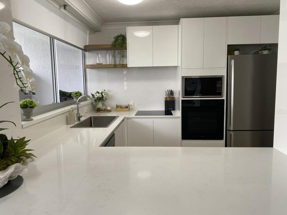 Sunbird Beach Resort Main Beach Apartment in Surfers Paradise