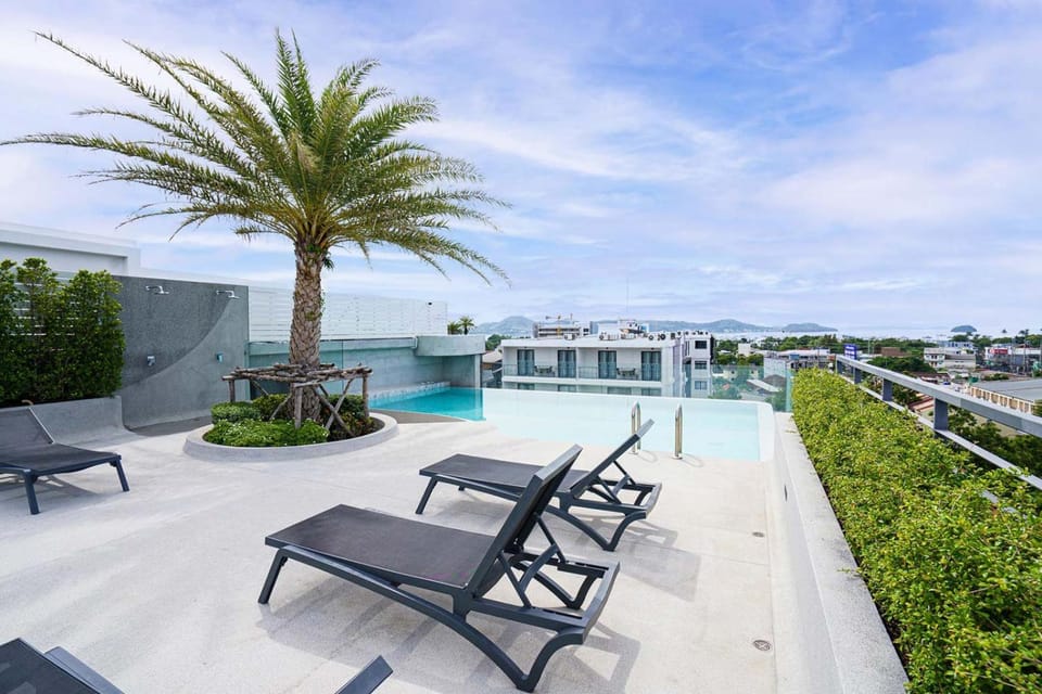 Balcony/Terrace, Pool view, Swimming pool, sunbed
