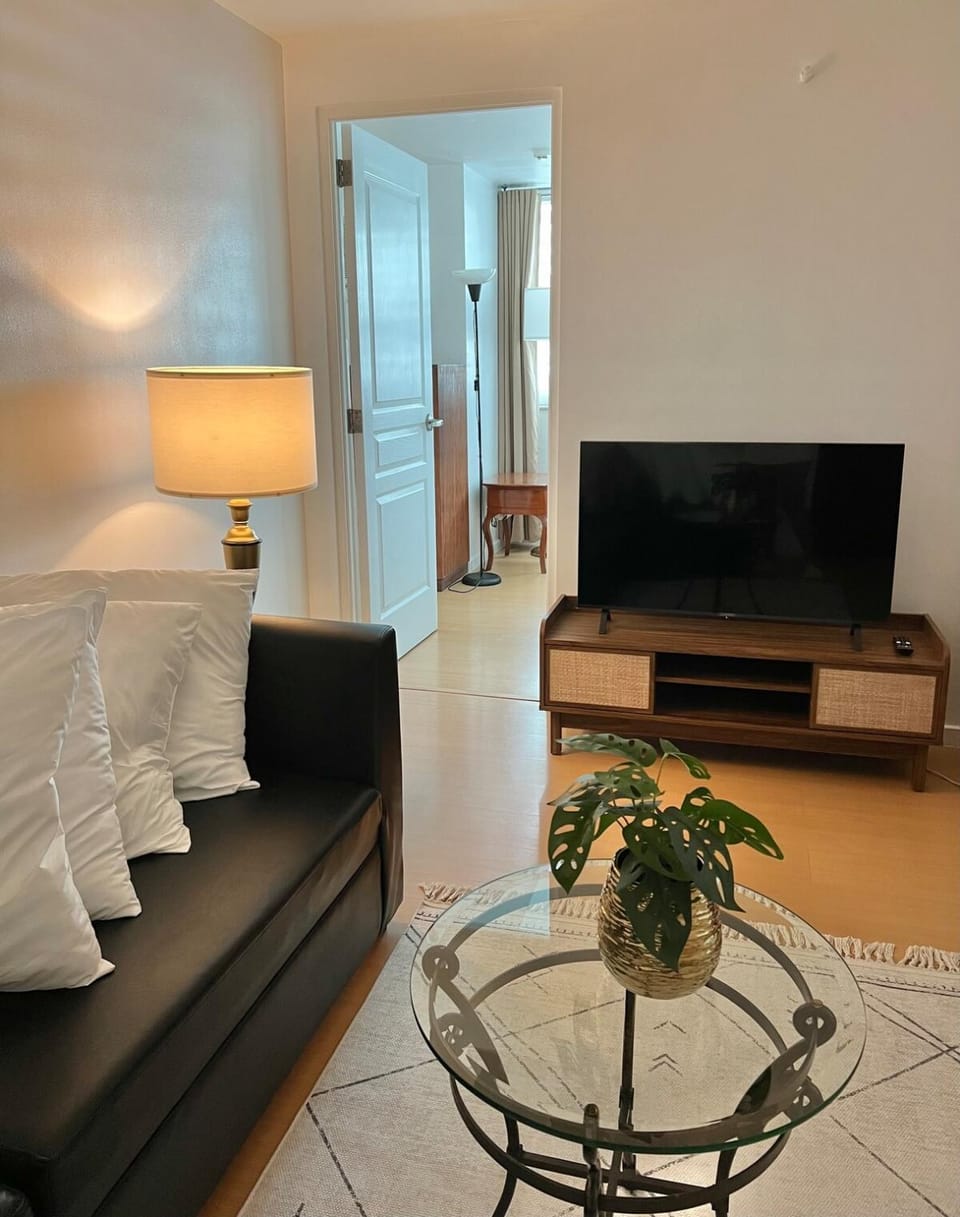 Charming 1-BR in BGC Apartment in Makati
