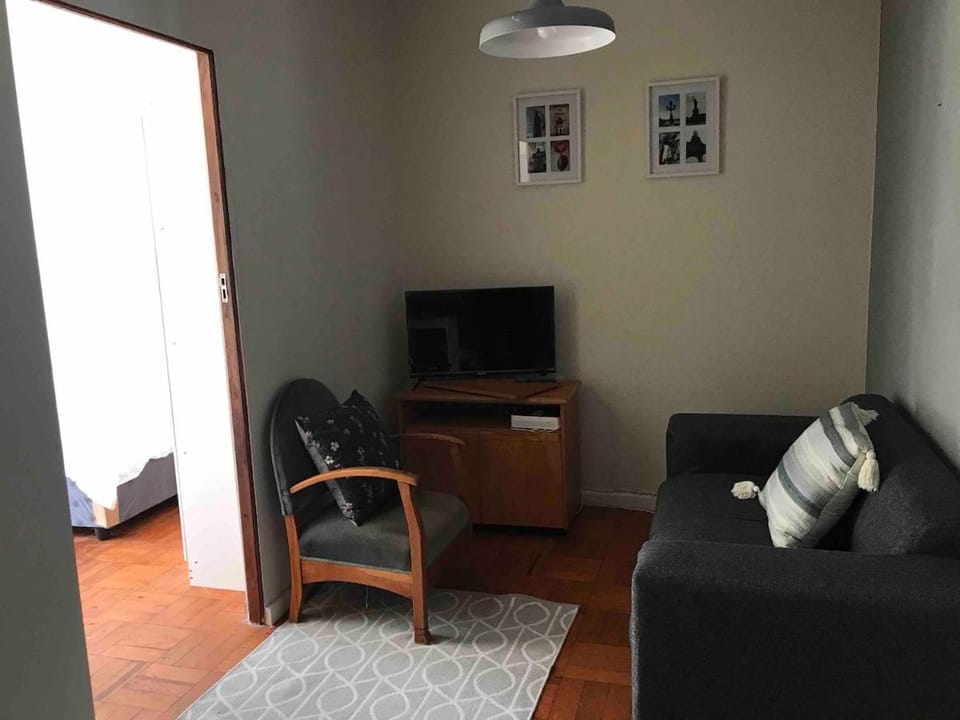 TV and multimedia, Living room, Seating area, Evening entertainment