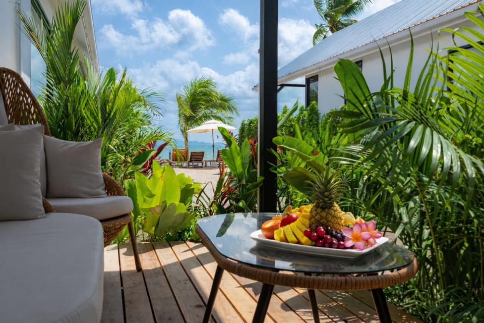 Seating area, Sea view, Sea view, Seasons