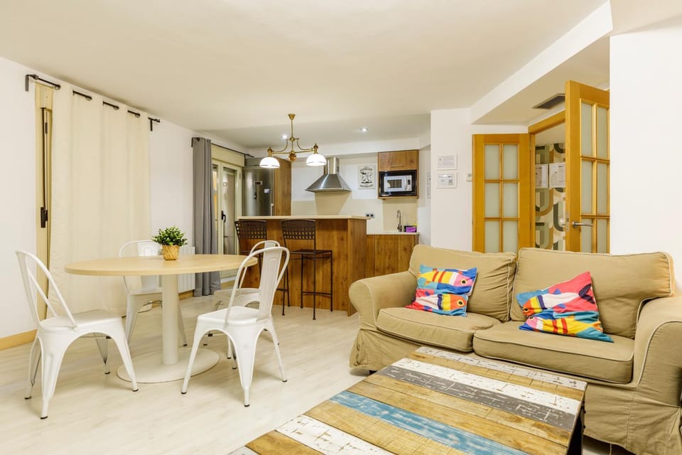Apartamento con Parking Gratis al lado del Pilar - Alfonso Suites Apartment in Zaragoza