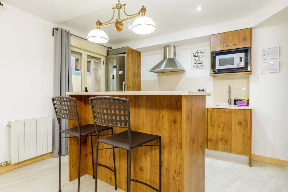 Apartamento con Parking Gratis al lado del Pilar - Alfonso Suites Apartment in Zaragoza
