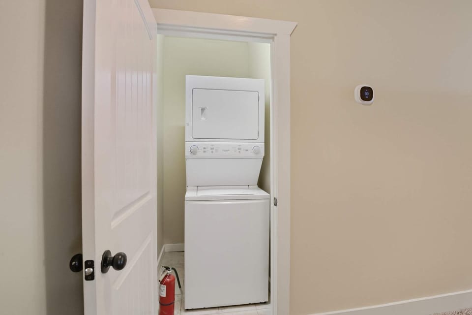 Stay near Texas A&M Spacious Cottage with Clubhouse Apartment in College Station