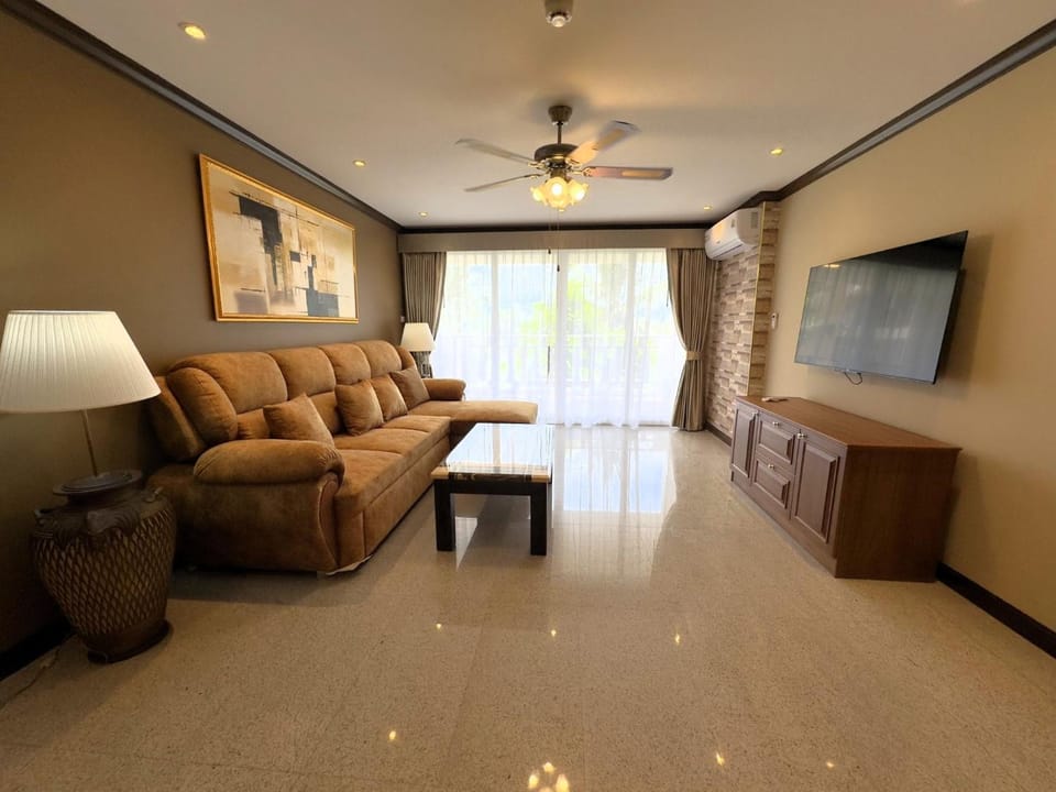 Communal lounge/ TV room, TV and multimedia, Living room