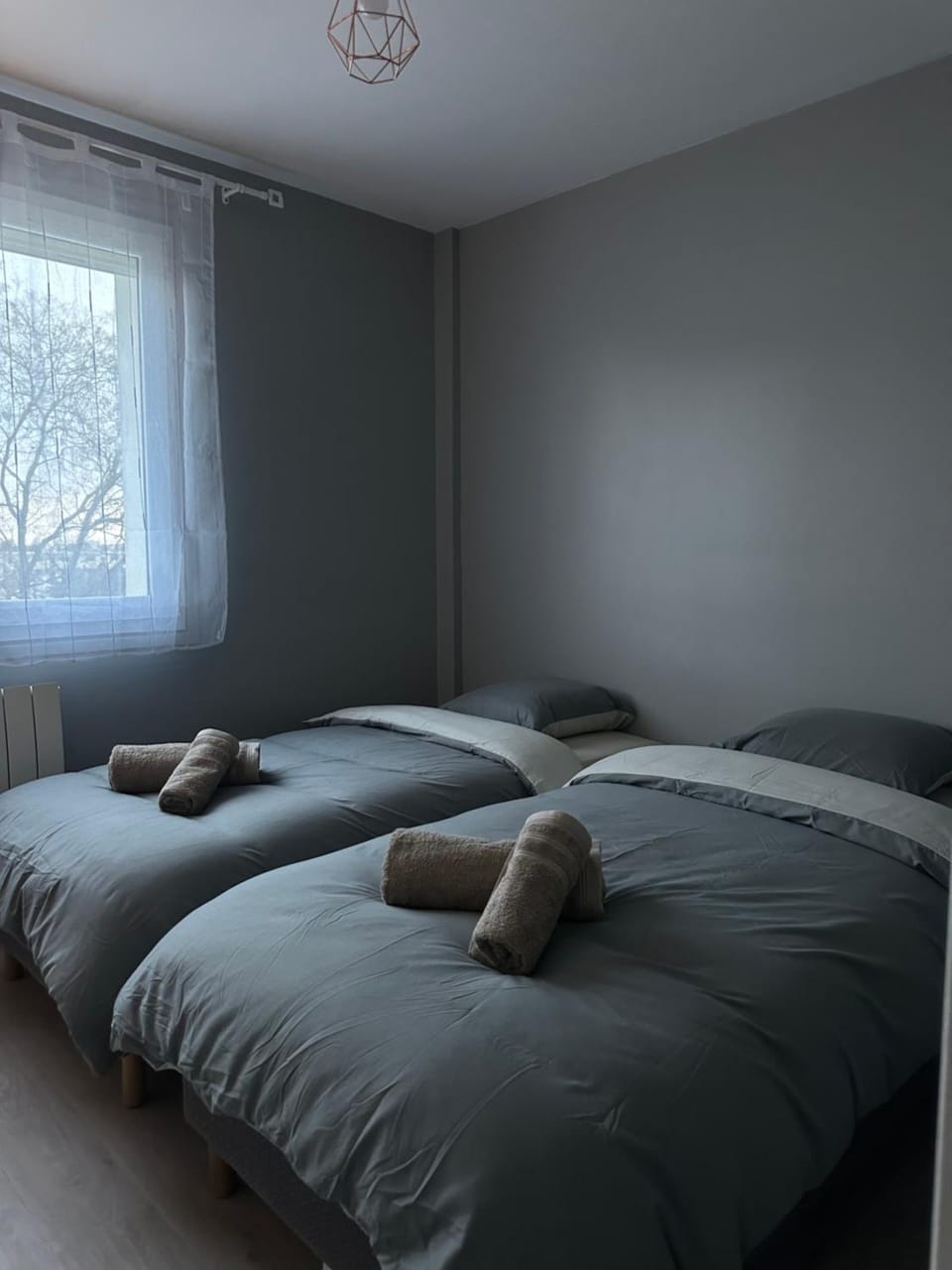 Bed, Photo of the whole room, Bedroom, towels