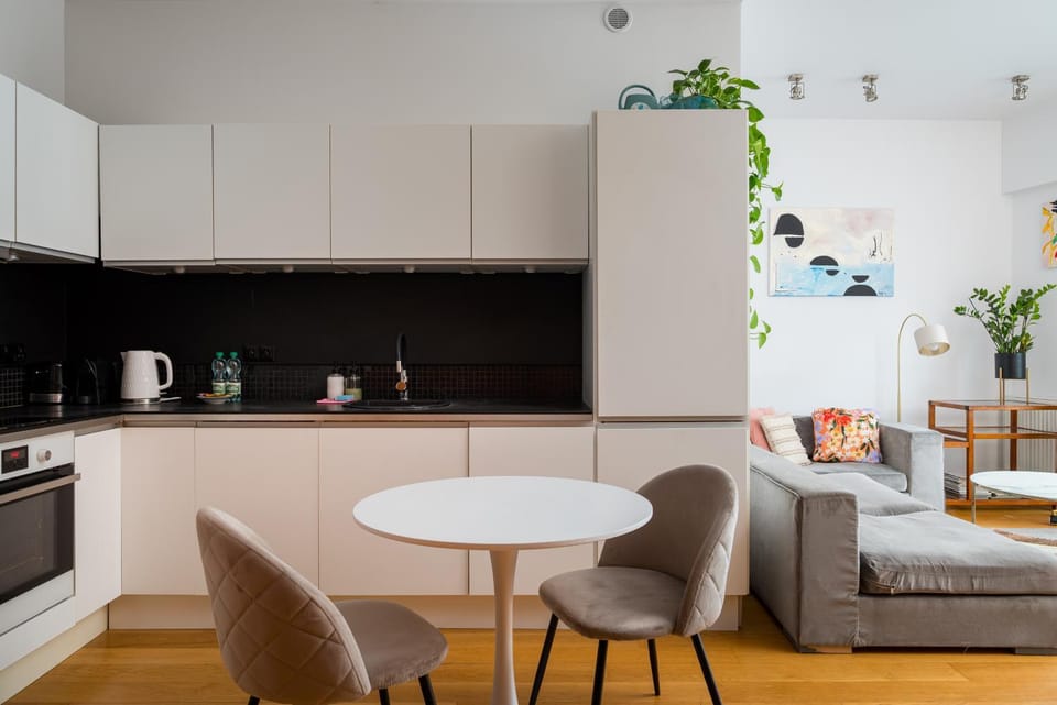Kitchen or kitchenette, oven