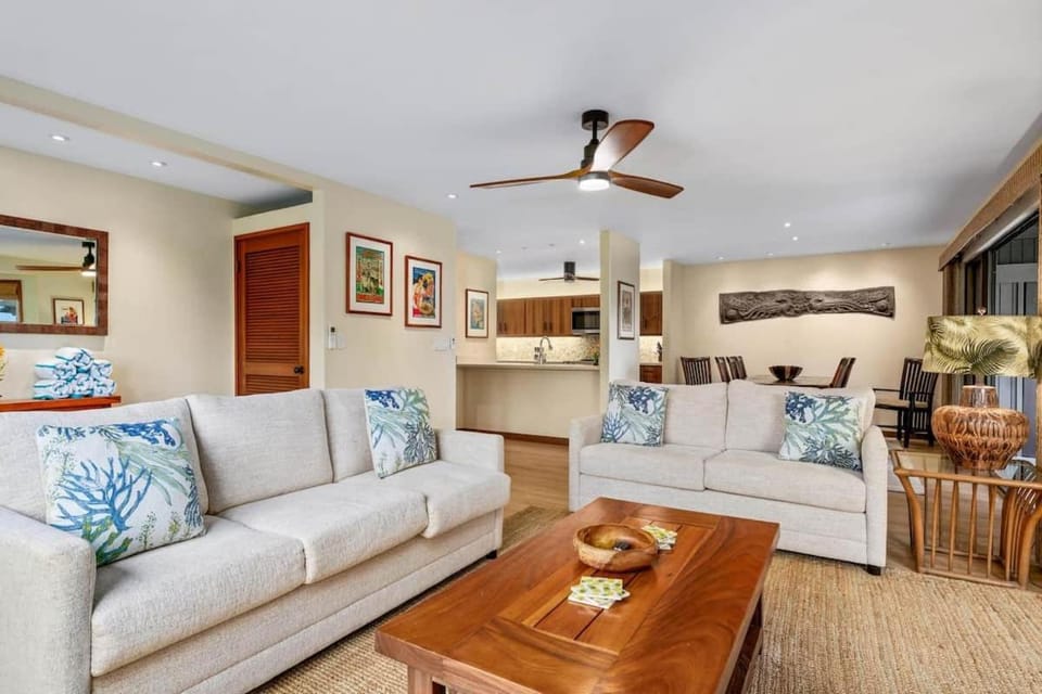 Updated Corner Unit with Ocean and Golf Views Apartment in South Kona