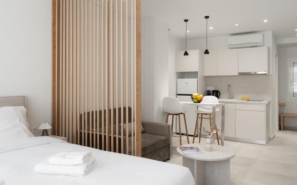 Bed, Kitchen or kitchenette, Living room, Photo of the whole room, Seating area, Dining area, Bedroom, towels, air conditioner