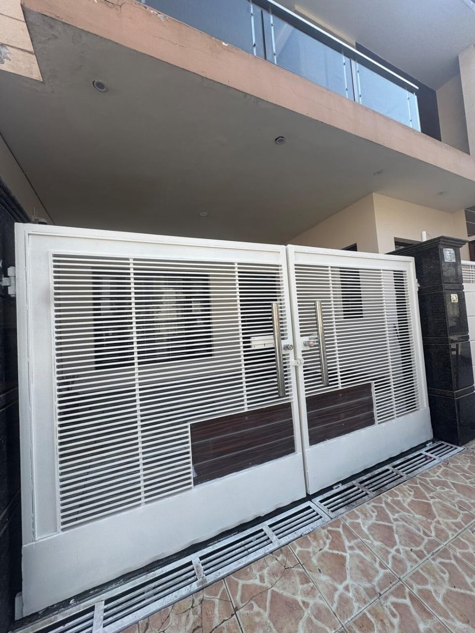 Facade/entrance