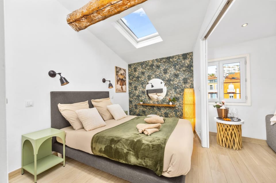 Bed, Photo of the whole room, Bedroom, towels, air conditioner