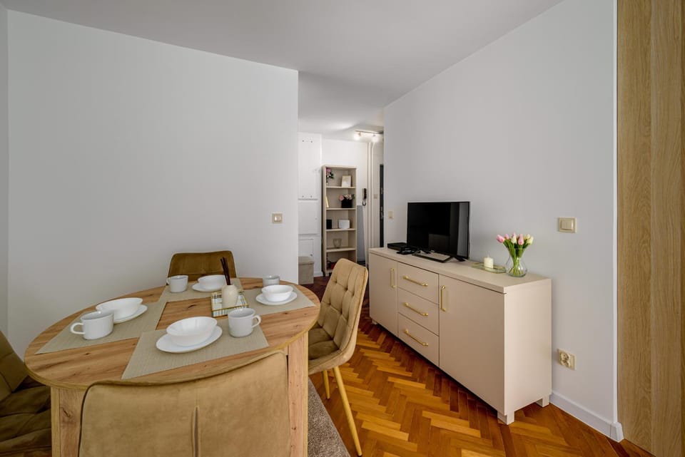 TV and multimedia, Dining area