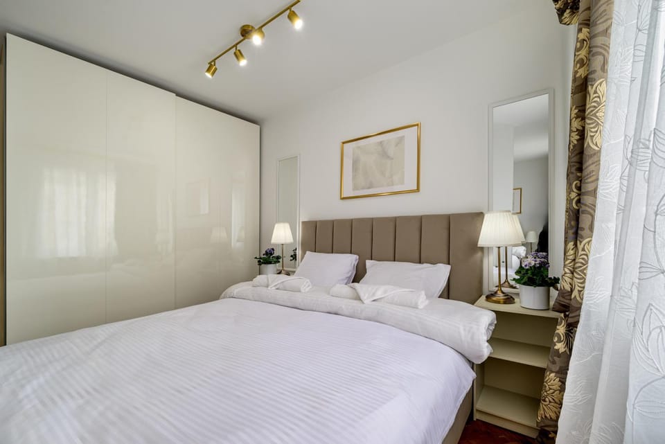Bed, towels, wardrobe