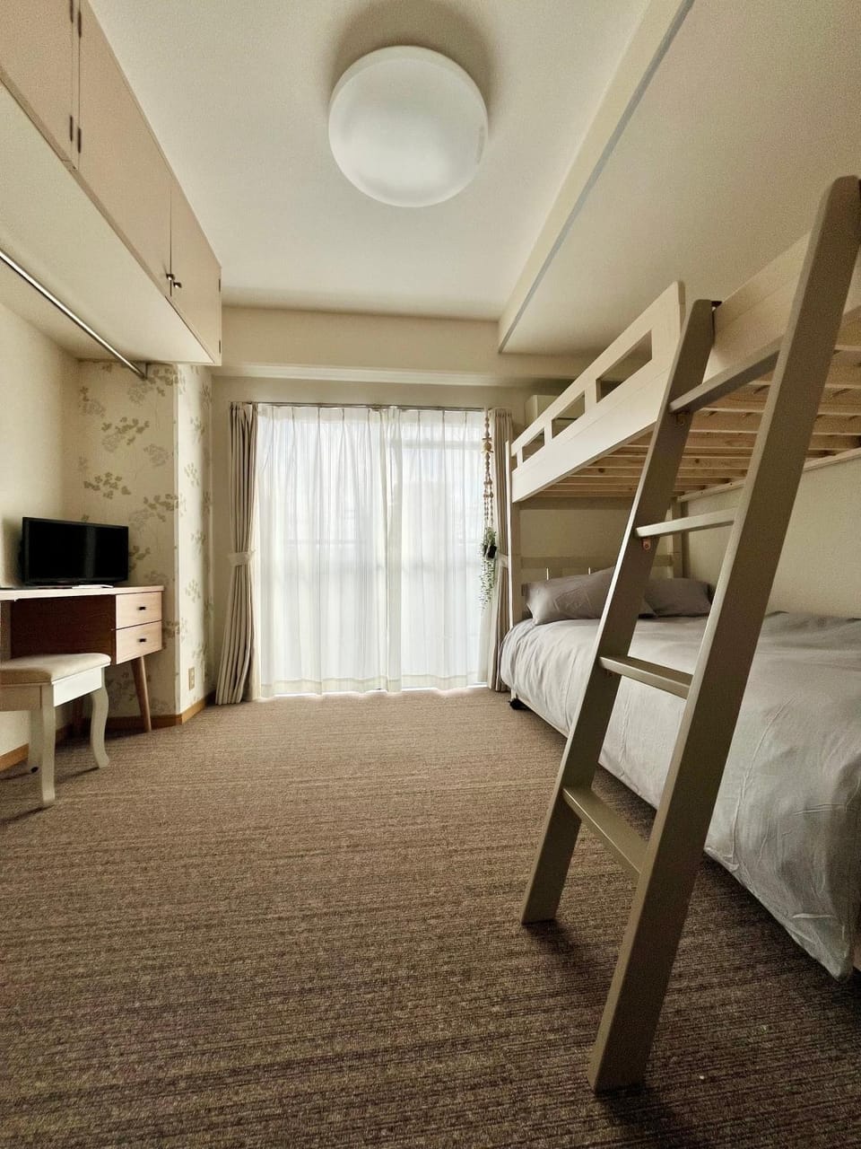 Photo of the whole room, Bedroom