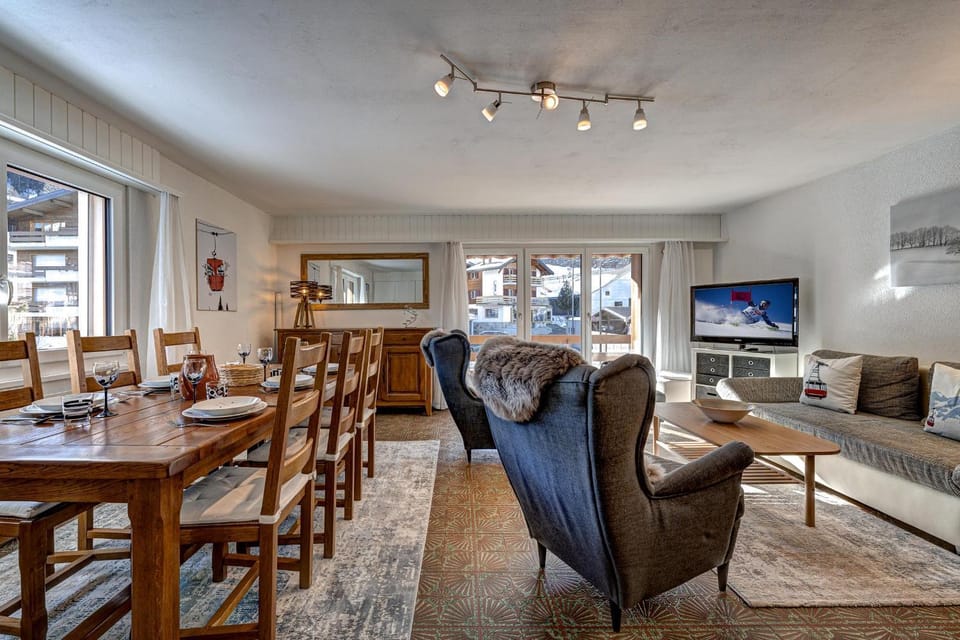 TV and multimedia, Dining area