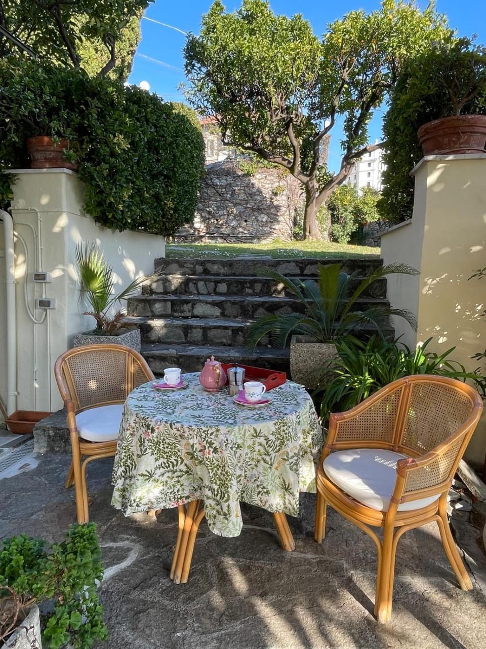 Spring, Garden, Seating area, Dining area, Garden view