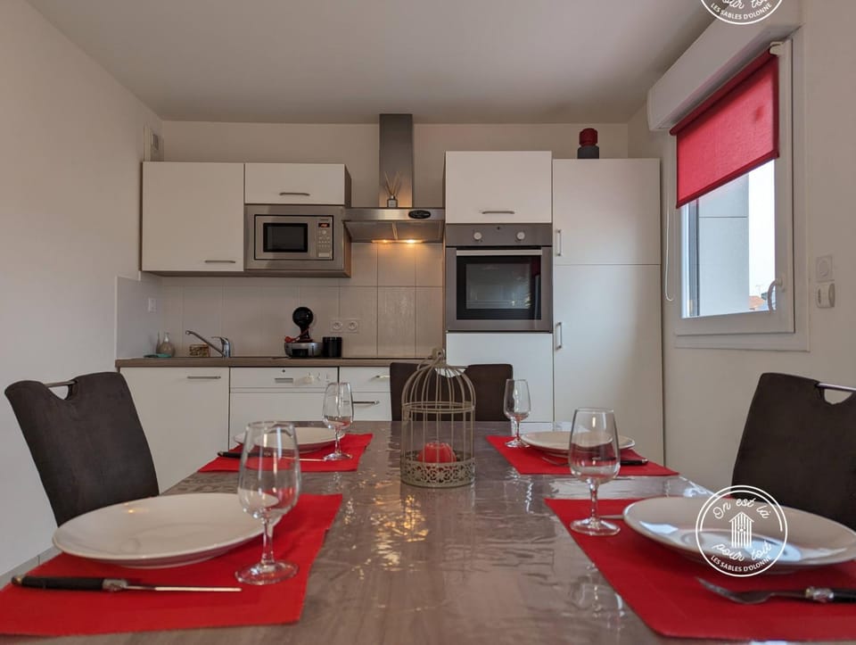 Dining area, kitchen