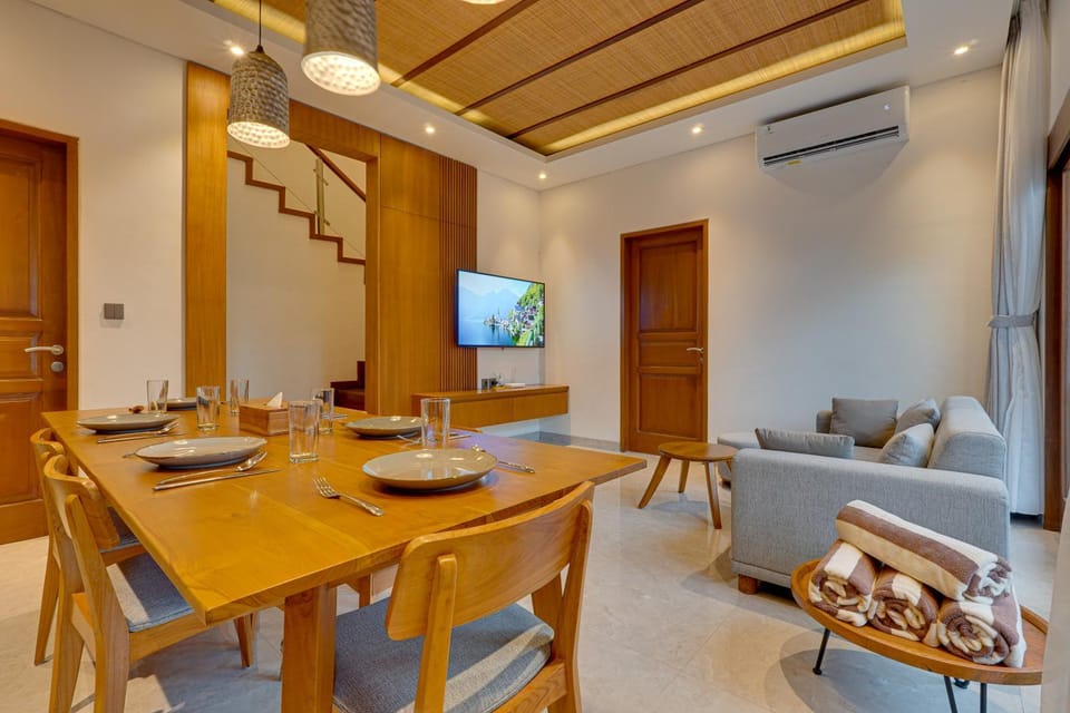 TV and multimedia, Living room, Seating area, Dining area, air conditioner