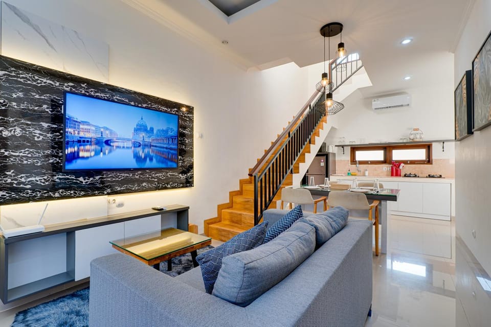 TV and multimedia, Living room, Seating area, air conditioner