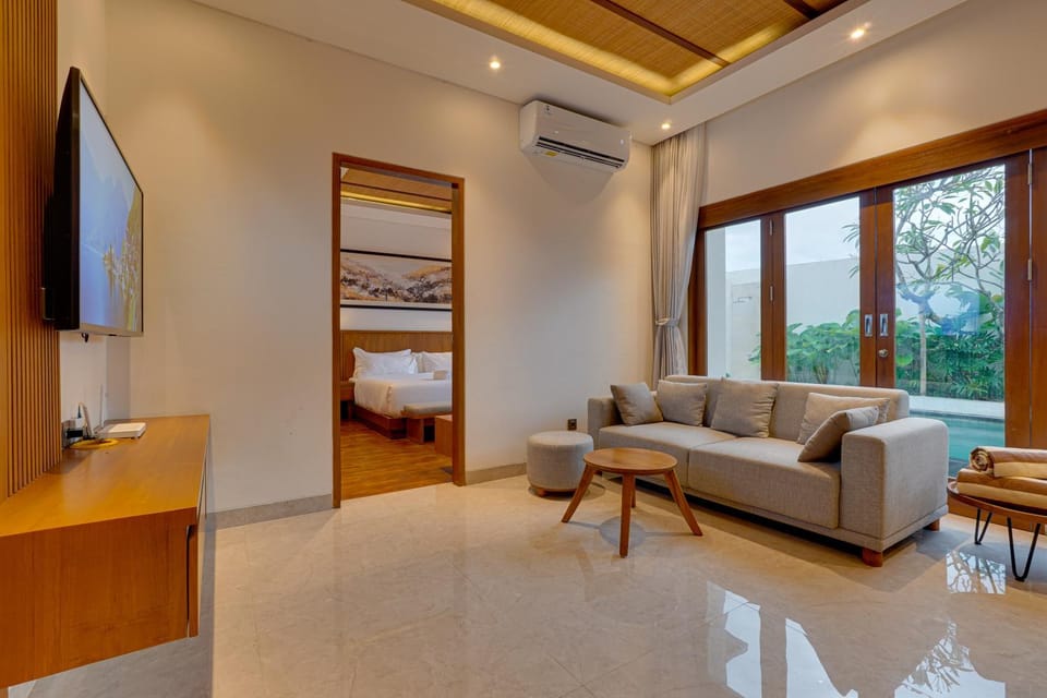 TV and multimedia, Living room, Seating area, air conditioner