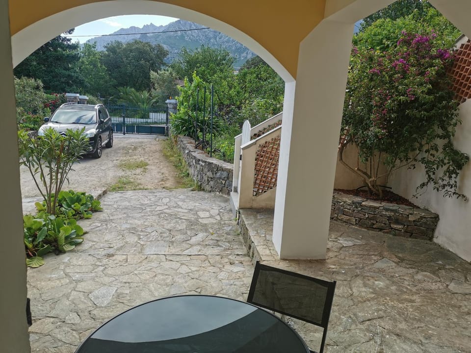 Appartement entre mer et montagne Apartment in Corsica