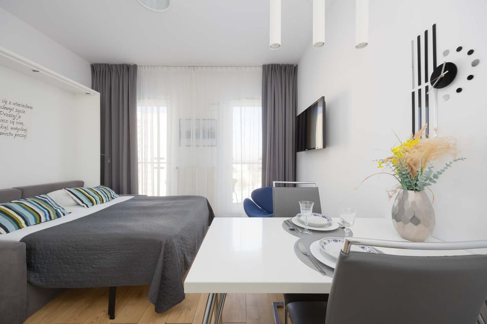 Bed, TV and multimedia, Seating area, Dining area