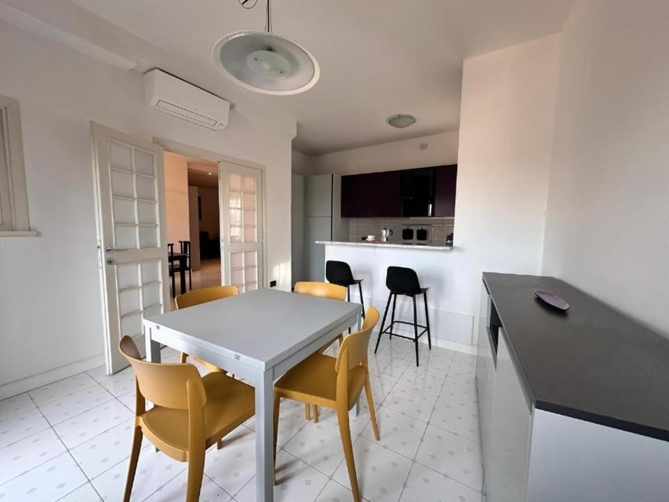 Kitchen or kitchenette, Dining area, dishwasher, microwave, washing machine