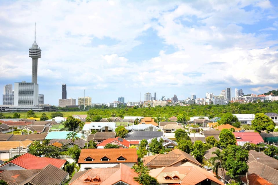 Sea-View Studio with Large Balcony - View Talay 5D Apartment in Pattaya City