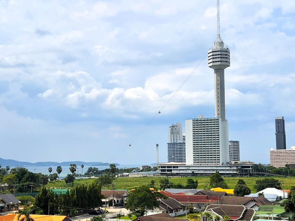 Sea-View Studio with Large Balcony - View Talay 5D Apartment in Pattaya City