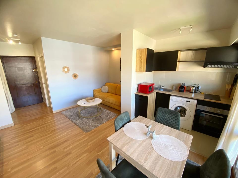 Studio élégant, vue Super-Cannes, Centre-ville Apartment in Cannes