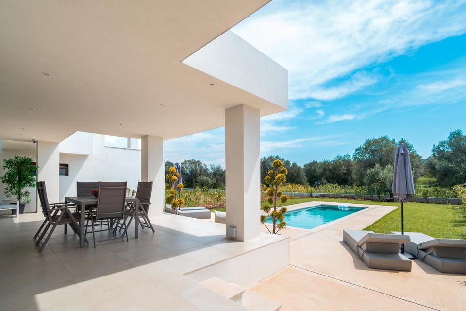 Day, Natural landscape, Garden, Balcony/Terrace, Garden view, Pool view, Swimming pool, sunbed