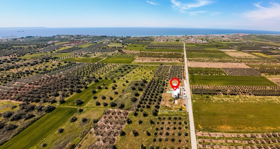Neighbourhood, Natural landscape, Location