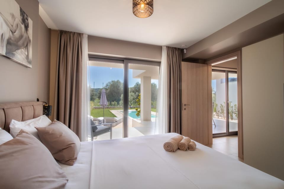 Bed, View (from property/room), Bedroom, towels