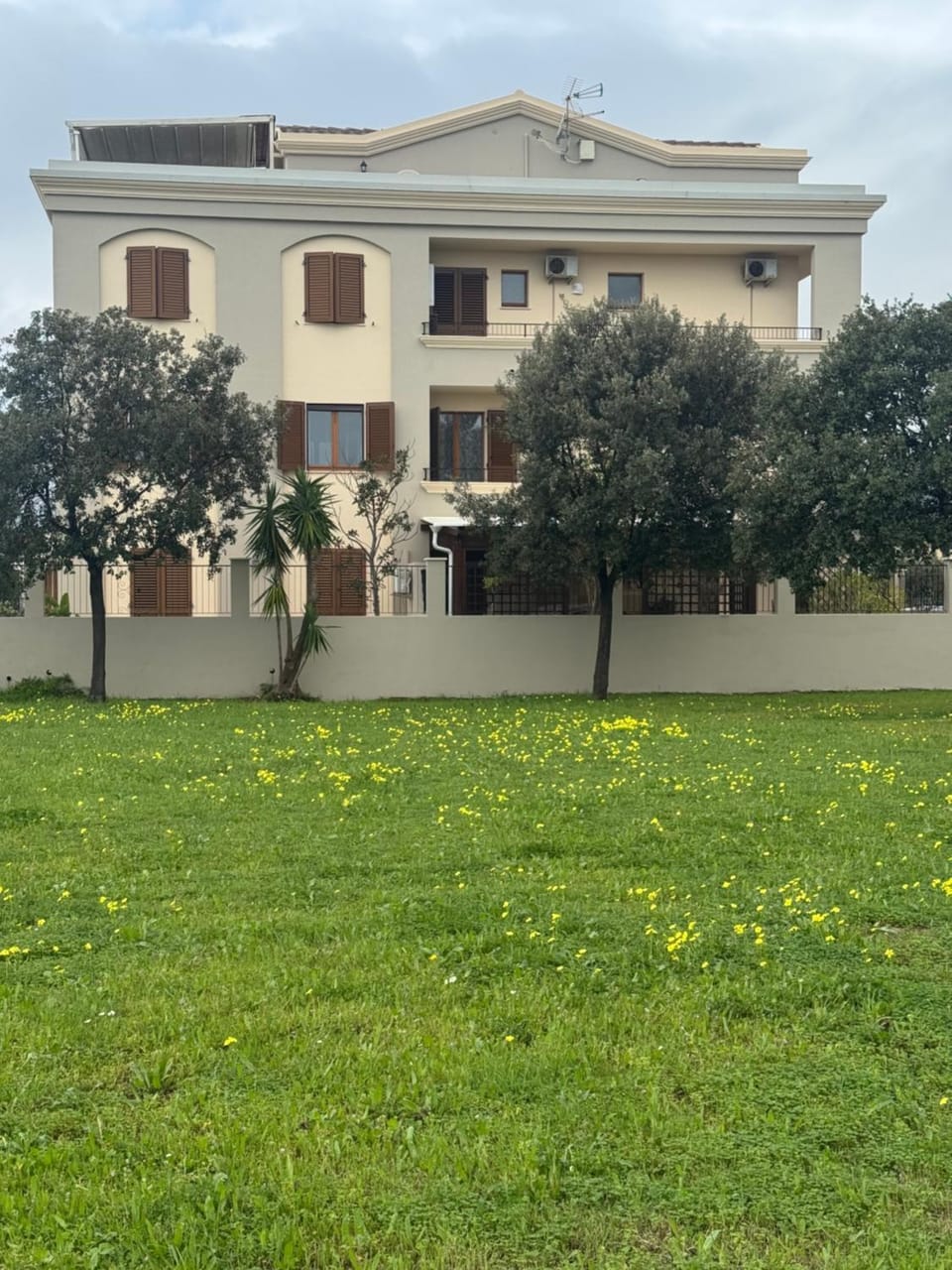 Property building, Spring, Day, Natural landscape, Garden, Garden view