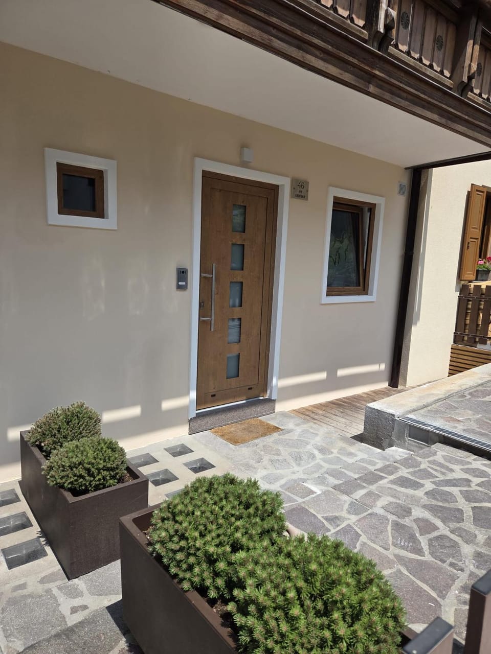 Facade/entrance