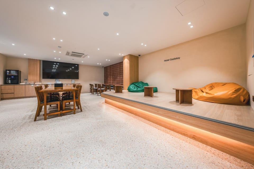 Communal lounge/ TV room