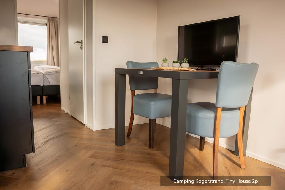 TV and multimedia, Kitchen or kitchenette, Dining area, Bedroom