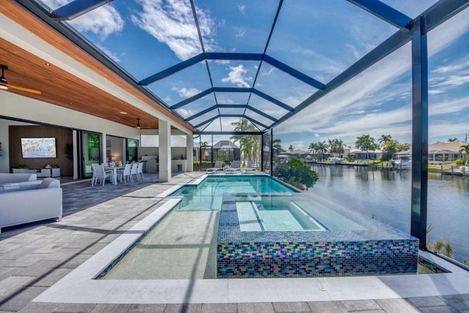 CoralVilla Twenty Two - modern, pool & spa, water view, boating, TV House in Cape Coral