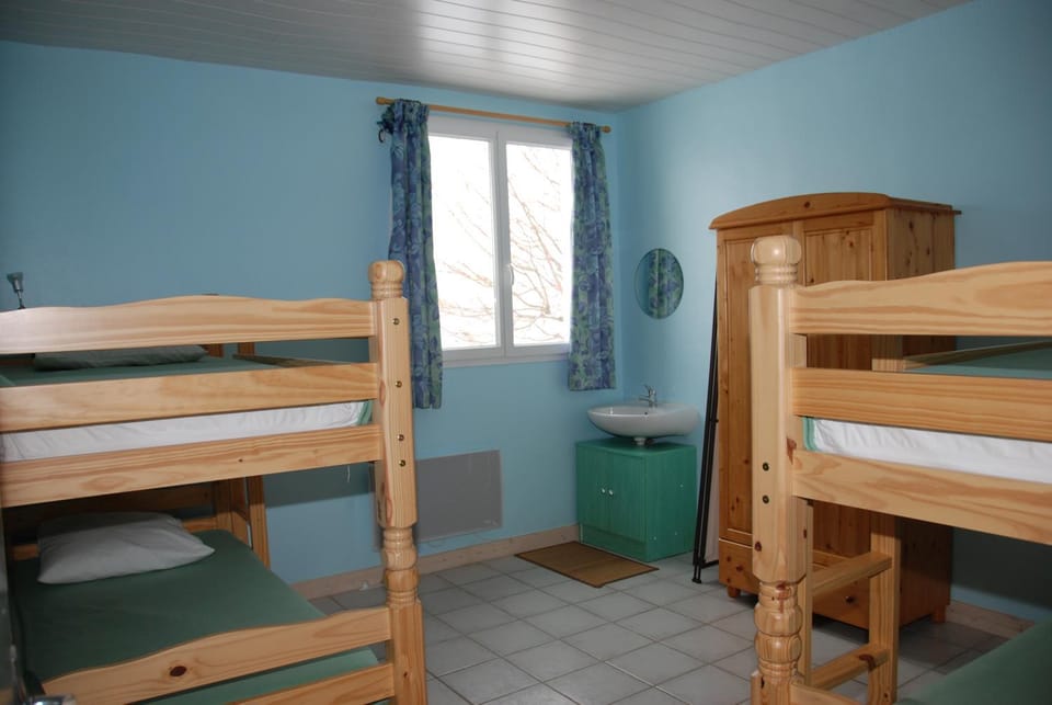 Bedroom, bunk bed
