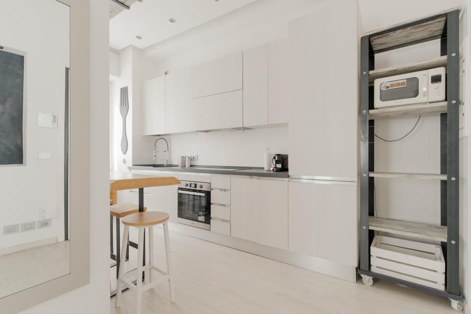 Kitchen or kitchenette, Dining area, dishwasher, oven
