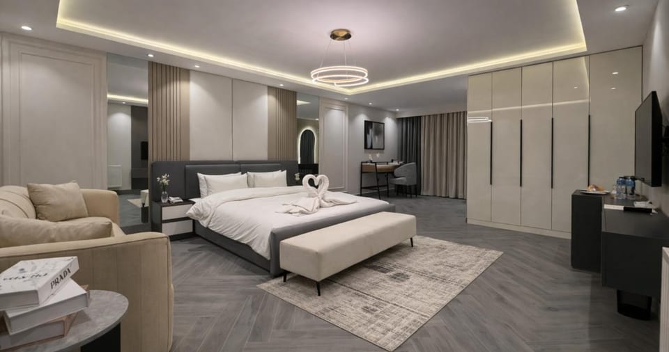 TV and multimedia, Photo of the whole room, Seating area, Bedroom, wardrobe