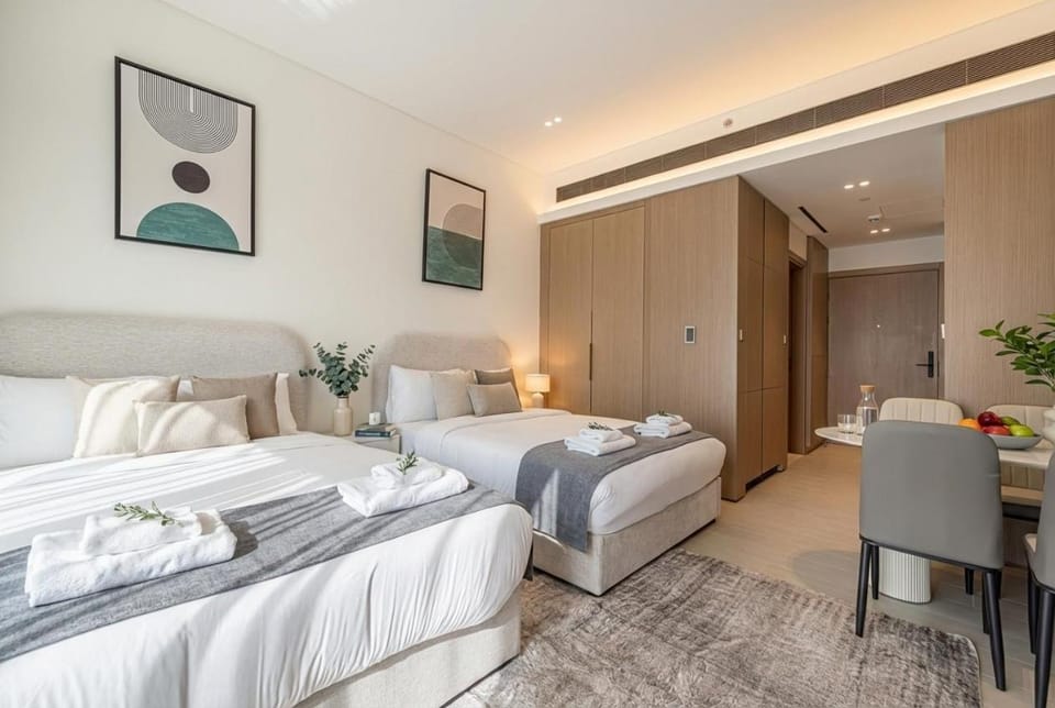 Binghatti Phoenix! Longest Pool in Dubai! Brand New Building, 2 Double Beds! Apartment in Dubai