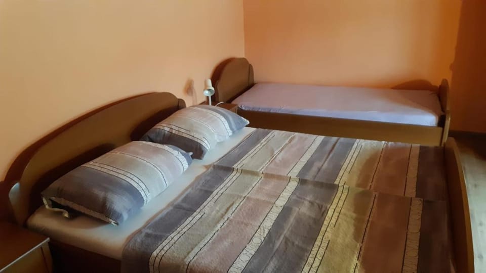 Apartment 5241-4 for 6 Pers in Lopar Apartment in Lopar